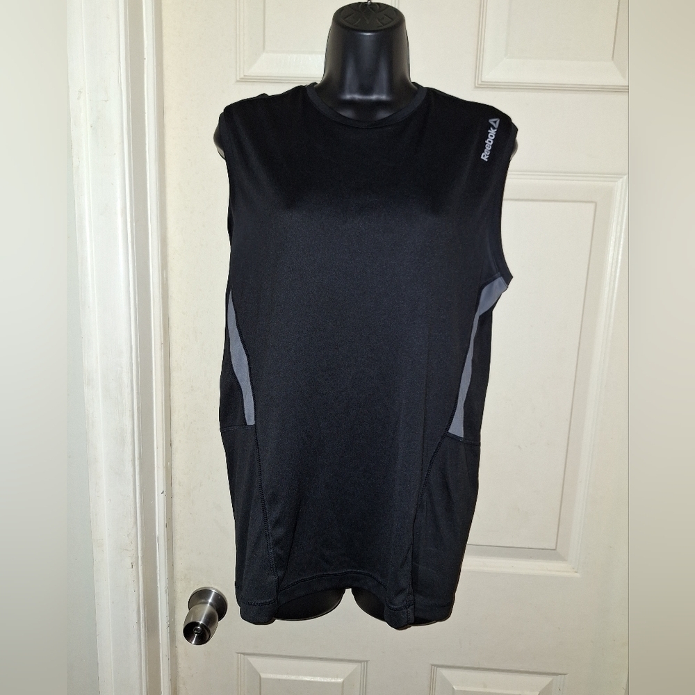 Reebok muscle shirt size Medium